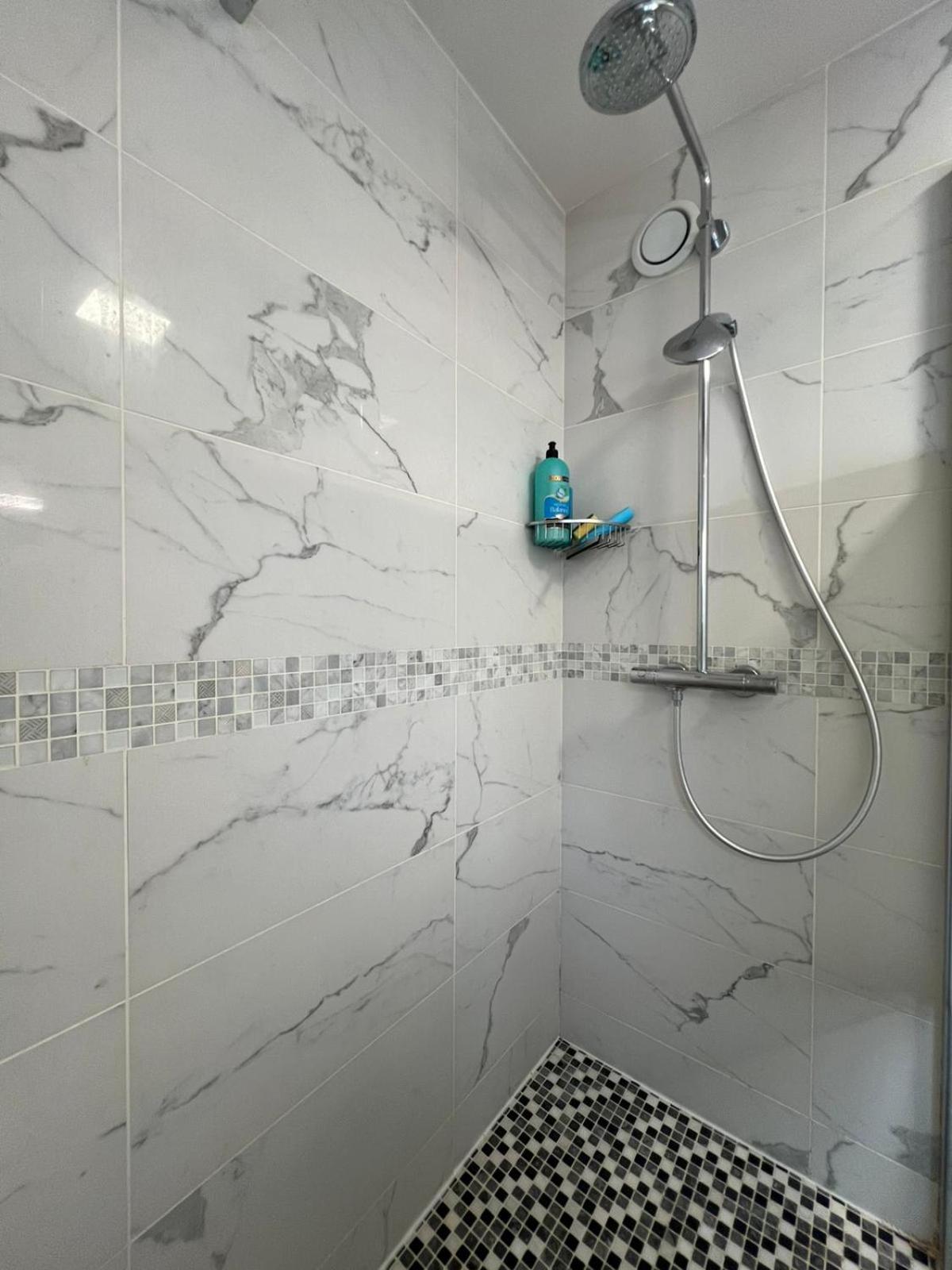 Location 3 Chambres Spacieuses Dans Appartment 2 Mn Rer Bussy Saint Georges Kültér fotó