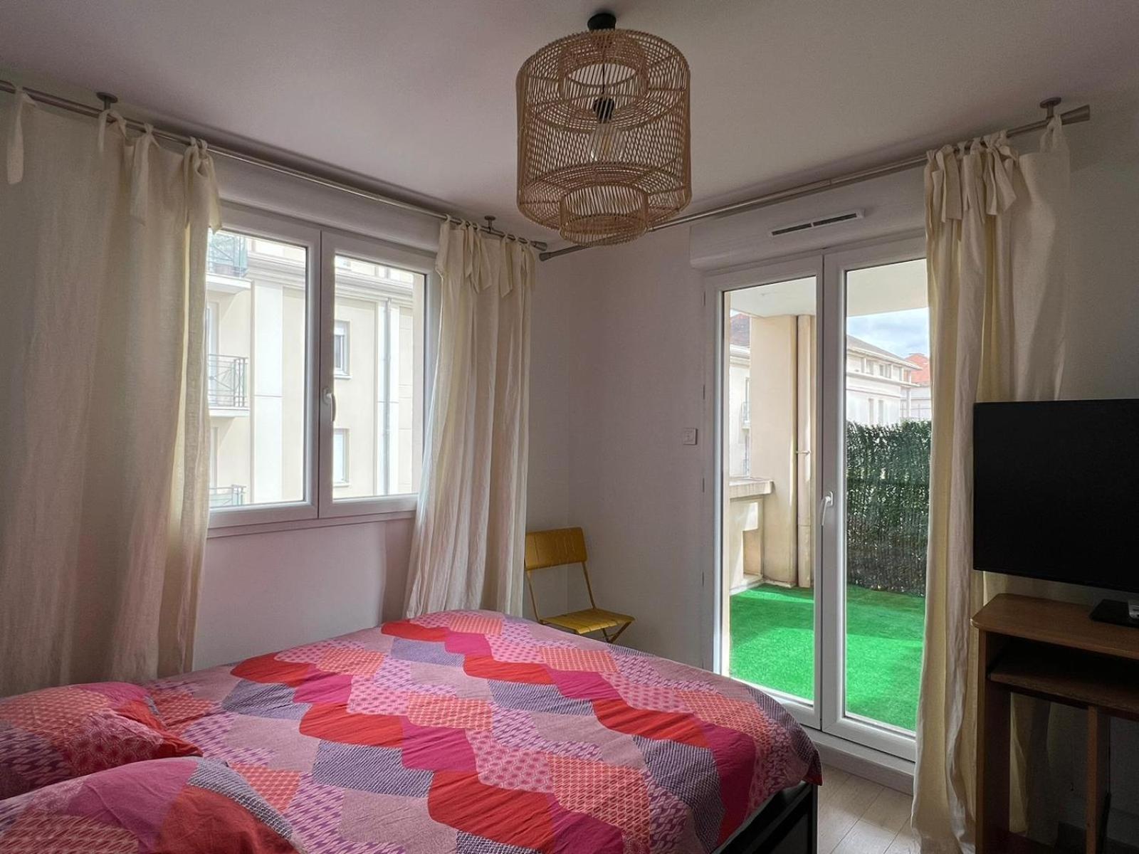 Location 3 Chambres Spacieuses Dans Appartment 2 Mn Rer Bussy Saint Georges Kültér fotó