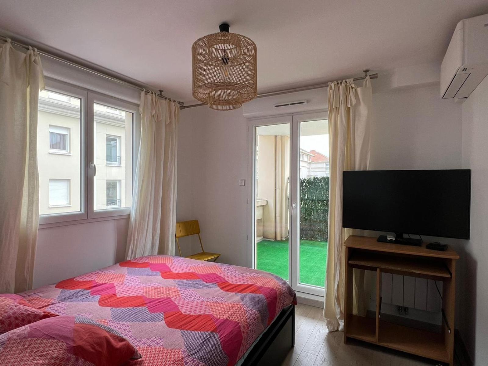 Location 3 Chambres Spacieuses Dans Appartment 2 Mn Rer Bussy Saint Georges Kültér fotó